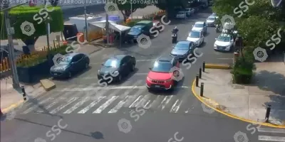 Robo de 750 mil pesos desata persecución en CDMX; policías capturan a dos