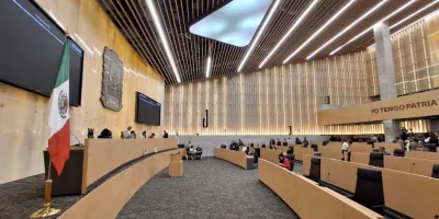 Se mantienen titulares de Secretaría y área jurídica del Congreso pese a exhorto de la SCJN