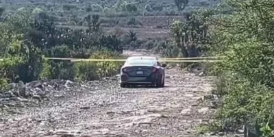 Encuentran cuatro personas sin vida en auto abandonado en Azumbilla