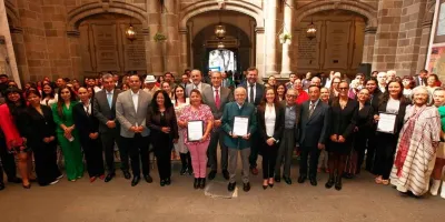 Entrega Pepe Chedraui premios al mérito ciudadano en artes, cultura y patrimonio cultural