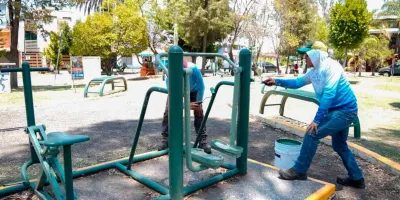 Da  Pepe Chedraui mantenimiento a mobiliario urbano en parques 