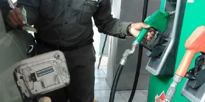 Gasolineros pactan con Sheinbaum estabilizar el precio del diésel en 28 pesos por litro