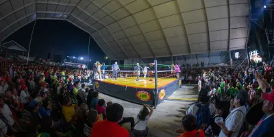 Encendió los ánimos la Lucha Libre en el Teatro del Pueblo