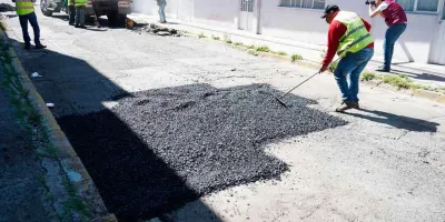 Pepe Chedraui refuerza acciones de bacheo en la colonia Belisario Domínguez
