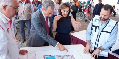 Pepe Chedraui y MariElise Budib colocan primera piedra de la piscina terapéutica del CMERI