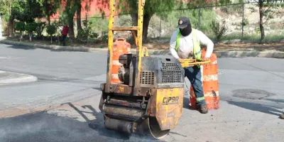 Gobierno de Puebla intensifica labores de bacheo en calles de la capital