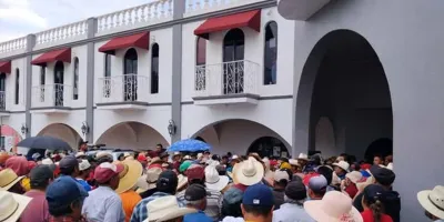 Campesinos de Tlachichuca se manifiestan por falta de fertilizante