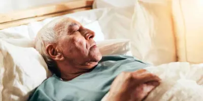 Dormir mal después de los 50 años podría afectar tu memoria y corazón
