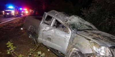 Edil de Ahuatlán y sus hijas resultan heridos en volcadura; murió la titular del Registro Civil