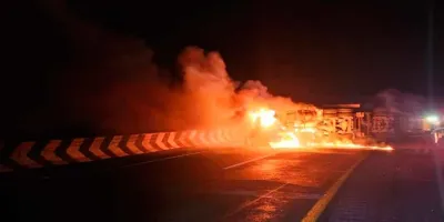 Trailero chocó y murió calcinado en la Autopista Siglo XXI