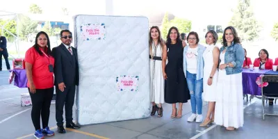 Lupita Cuautle celebra a madres sanandreseñas con entrega de obsequios en escuelas