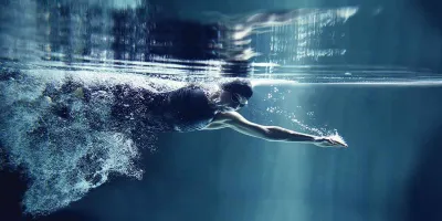 Natación y salud mental: así ayuda el agua a reducir el estrés