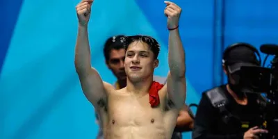 Osmar Olvera conquista tercer podio en Beijing 2026