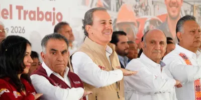 Pepe Chedraui participa en ceremonia cívica por el Día Internacional del Trabajo