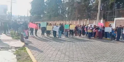 Exigen a SEP liberar contrato de intendencia en escuela de Serdán