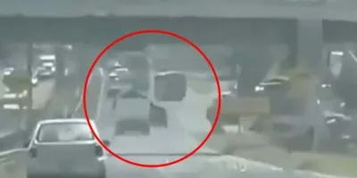 Tráiler embiste varios autos tras quedarse sin frenos en Tulancingo