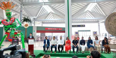 Catrina del Mundial 2026 llega al AIFA y proyecta el talento artístico de Atlixco
