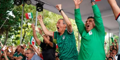 Convive Pepe Chedraui con poblanas y poblanos en la inauguración de la Copa del Mundo 2026