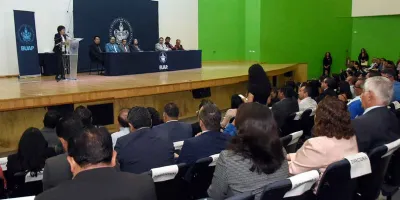 Lilia Cedillo entrega 150 definitividades a personal de la BUAP