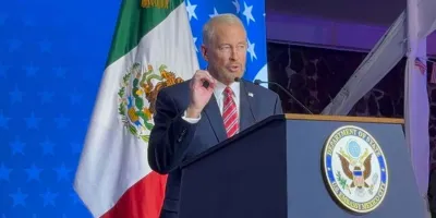 Embajador Johnson advierte que la lucha contra los cárteles debe unir a México y EU