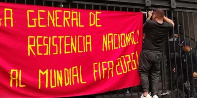 Protesta de CNTE apunta al Estadio CDMX durante partido del Mundial en la capital