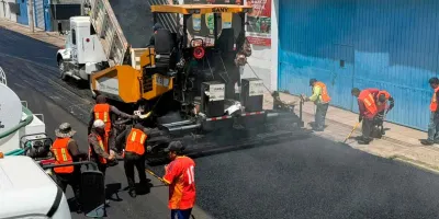 Claudia Sheinbaum destaca estrategia de Armenta Mier para pavimentación con maquinaria propia