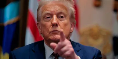 Trump amenaza con atacar Irán “muy duro esta noche” y anuncia plan para tomar infraestructura petrolera clave