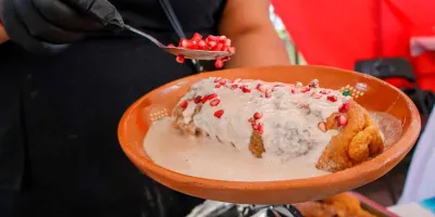 Turismo en Puebla crece durante 2026 impulsado por visitantes y Chiles en Nogada