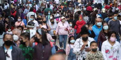 Fiebre mundialista deja ola de contagio, casos de COVID-19 se disparan en la capital del país