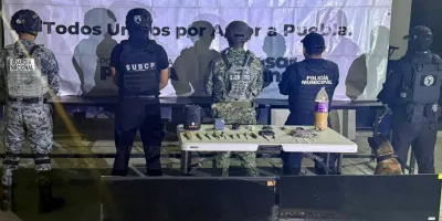 Descubren armas y drogas durante revisión en celdas del penal de Tehuacán