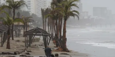 Alerta por Genevieve sube a categoría 4 y amenaza con lluvias e inundaciones