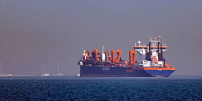 Irán cierra el Estrecho de Ormuz y desafía a Trump