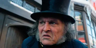 Johnny Depp sorprende con su transformación en Ebenezer: el primer tráiler muestra una versión oscura de Cuento de Navidad