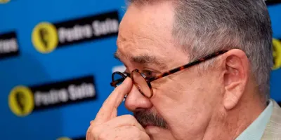 Pedro Sola desata polémica por comentarios sobre perros en restaurantes; animalistas exigen sanciones
