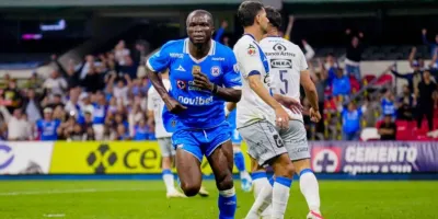 Cruz Azul remonta y vence 2-1 al Puebla en el Estadio Banorte