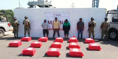 Semar decomisa 1.2 toneladas de cocaína en dos embarcaciones frente a Chiapas; 8 personas fueron capturadas
