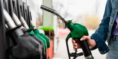 Sheinbaum se compromete a mantener el precio de la  gasolina en 24  y diésel en 27 pesos