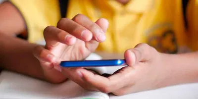 México analiza regular celulares y redes sociales para reducir la adicción entre estudiantes