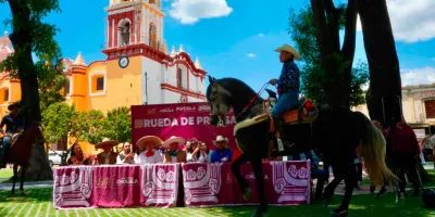 Con tradición y orgullo cholulteca, Tonantzin Fernández presenta la Cabalgata de Inicio de Feria