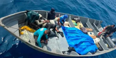 Marina asegura 4 toneladas de cocaína y detiene a 13 personas en costas de Chiapas y Oaxaca