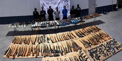 De Texas a NL: hallan 210 armas ocultas en dos semirremolques