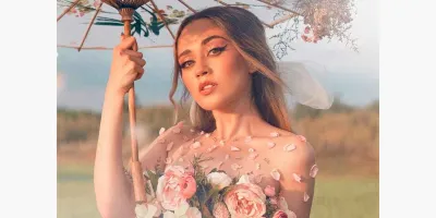 Carolina Ross lanza su nuevo tema “Brillas”