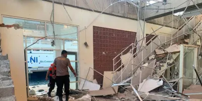 Terremoto de 6.9 golpea Indonesia tras sismo de 7.7