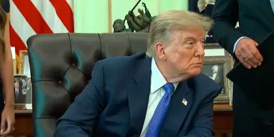 Trump exige compensaciones a Irán como condición para la paz; Pezeshkian se reúne con Mojtaba Jamenei