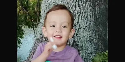 Madre forcejea con sujetos que le arrebatan a su hijo en Coronango