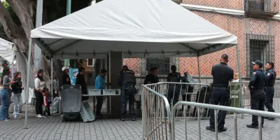 Blindarán el Zócalo de Puebla con arcos detectores; prohíben armas, vidrio y pirotecnia