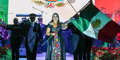 Ante una Plaza de la Concordia abarrotada, Tonantzin Fernández da el Grito de Independencia