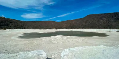 El cráter blanco de Guanajuato: túnel, lago perdido y paisaje lunar
