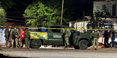 Culiacán arde en una noche de balaceras, robos y autos incendiados