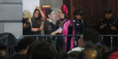 Grito sin zona VIP: Nayeli Salvatori y Grace Palomares festejan entre ciudadanos